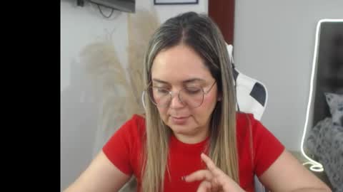 Snapshot of samy_vsn chatting on 10.14.25 samy_vsn online show from 10.14.25