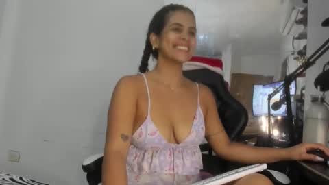 Snapshot of samykiss chatting on 11.28.25 SamyHolbrook online show from 11.28.25