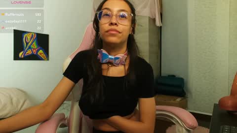 Snapshot of samyonichan chatting on 01.06.25 Special show on 17 december and 23 UwU online show from 01.06.25