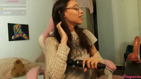 Snapshot of samyonichan chatting on 01.09.25 Special show on 17 december and 23 UwU online show from 01.09.25