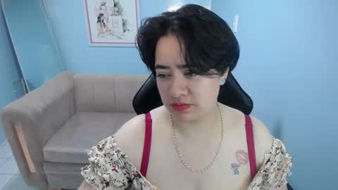 Snapshot of samythomas_t chatting on 12.17.25 samythomas_t online show from 12.17.25