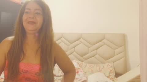 Snapshot of sanddi_milff chatting on 07.05.26 Sanddi online show from 07.05.26