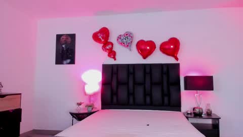 Snapshot of sander_mila chatting on 02.15.25 MilaSander online show from 02.15.25