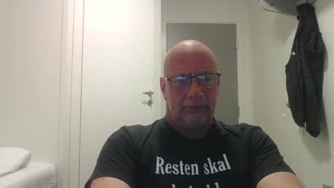 sandnesrune523 online show from 04.14.26