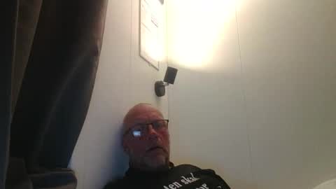 sandnesrune523 online show from 04.19.26