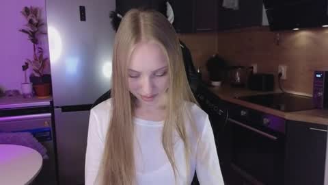 Sandra      Lillys Page    online show from 05.24.26