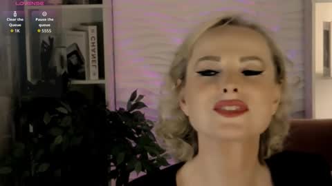 Sandra online show from 10.23.25