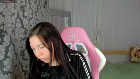 Snapshot of sandra_rosss chatting on 06.18.26 Sandra online show from 06.18.26