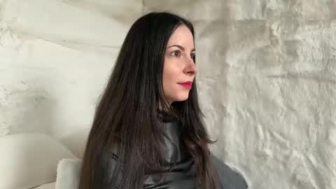 Snapshot of sandraschonherz chatting on 02.18.25 Sandra Schonherz online show from 02.18.25