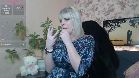 Snapshot of sandrawoolf chatting on 12.10.24 sandrawoolf online show from 12.10.24