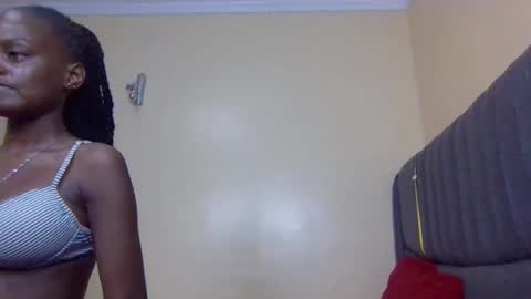 Snapshot of sandy_bby1 chatting on 10.07.25 sandy online show from 10.07.25
