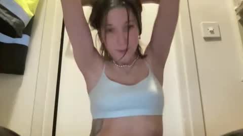 Snapshot of sandysun_shine chatting on 11.23.25 Sandy online show from 11.23.25