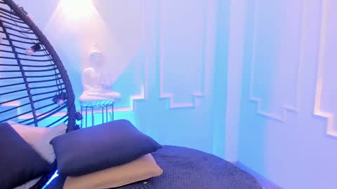 Snapshot of santa_m chatting on 12.20.24 sofia online show from 12.20.24