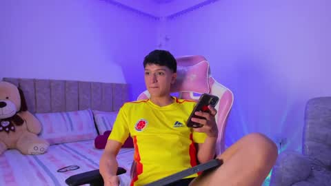 Snapshot of santi_ll chatting on 04.09.26 santi online show from 04.09.26