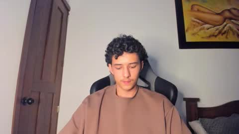 Snapshot of santi_twink19 chatting on 10.21.25 santi_twink19 online show from 10.21.25