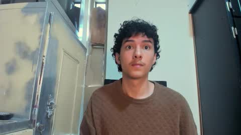 Snapshot of santi_twink19 chatting on 11.12.25 santi_twink19 online show from 11.12.25