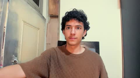 Snapshot of santi_twink19 chatting on 11.13.25 santi_twink19 online show from 11.13.25