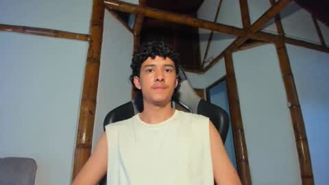 santi_twink19 online show from 02.10.26