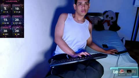 Snapshot of santiago_foxx chatting on 04.27.26 santi online show from 04.27.26