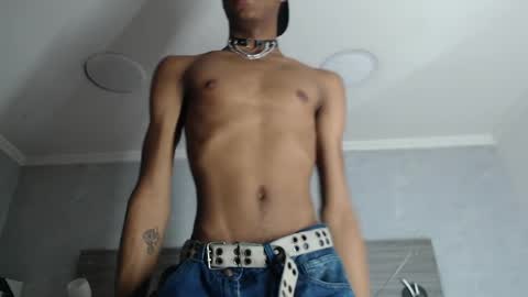 Santiiiiii  online show from 04.04.26