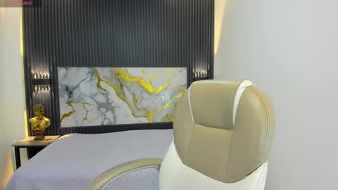 santiago_russo18 online show from 09.13.25