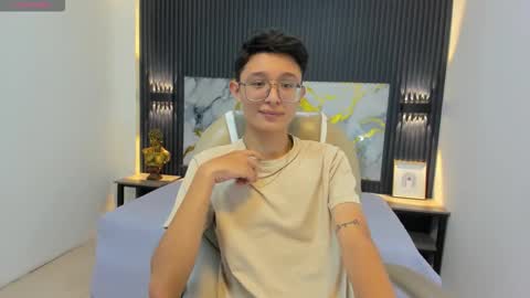 santiago_russo18 online show from 09.19.25