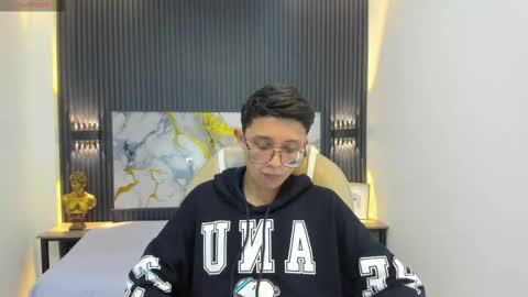 santiago_russo18 online show from 09.22.25