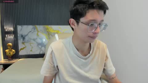 santiago_russo18 online show from 10.18.25