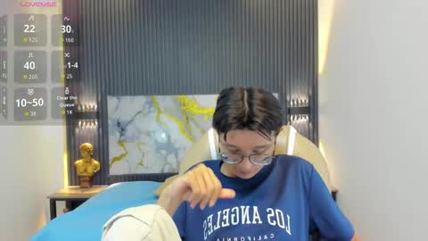 santiago_russo18 online show from 10.26.25