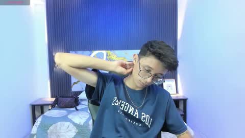 santiago_russo18 online show from 02.17.26