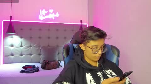 santiago_russo18 online show from 02.24.26