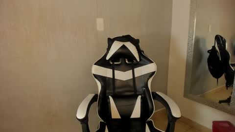 Julius Novachrono  online show from 11.12.25