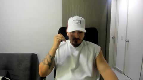 Snapshot of santiduque11 chatting on 09.27.25 santiduque11 online show from 09.27.25