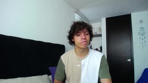 Snapshot of santii_rose chatting on 12.16.24 Santii online show from 12.16.24