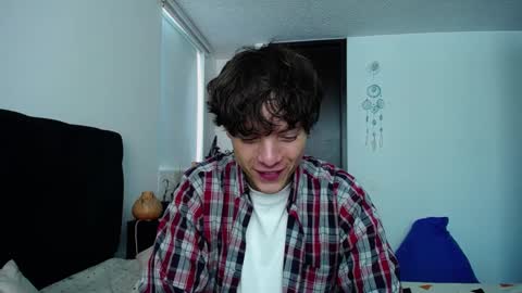 Snapshot of santii_rose chatting on 12.20.24 Santii online show from 12.20.24