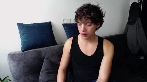 Snapshot of santii_rose chatting on 12.28.24 Santii online show from 12.28.24