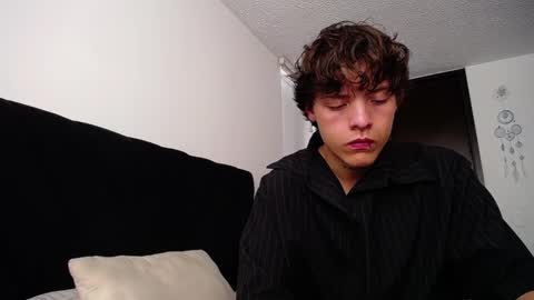 Snapshot of santii_rose chatting on 12.30.24 Santii online show from 12.30.24