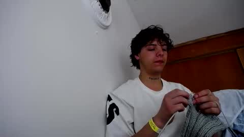 Snapshot of santii_rose chatting on 01.04.25 Santii online show from 01.04.25