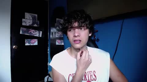 Snapshot of santii_rose chatting on 01.11.25 Santii online show from 01.11.25