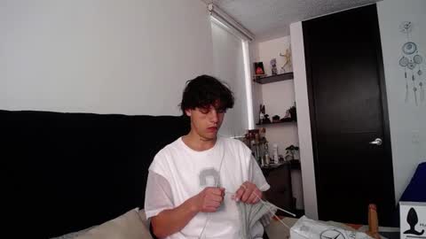 Snapshot of santii_rose chatting on 01.17.25 Santii online show from 01.17.25