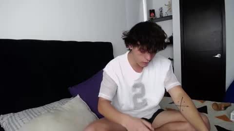 Snapshot of santii_rose chatting on 01.17.25 Santii online show from 01.17.25