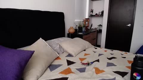 Snapshot of santii_rose chatting on 01.21.25 Santii online show from 01.21.25