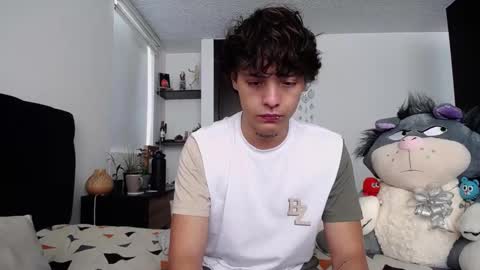 Snapshot of santii_rose chatting on 01.22.25 Santii online show from 01.22.25