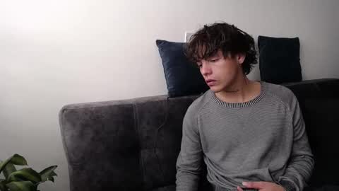 Snapshot of santii_rose chatting on 01.24.25 Santii online show from 01.24.25