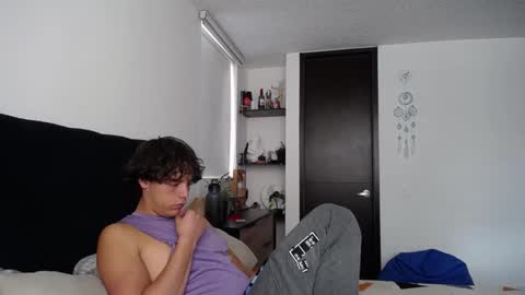 Snapshot of santii_rose chatting on 01.28.25 Santii online show from 01.28.25