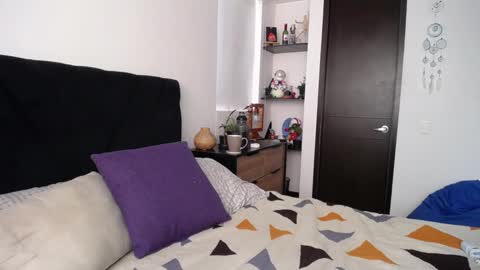 Snapshot of santii_rose chatting on 02.04.25 Santii online show from 02.04.25