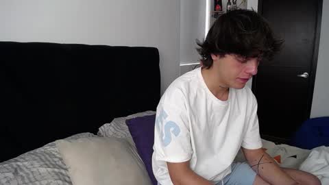 Snapshot of santii_rose chatting on 02.16.25 Santii online show from 02.16.25