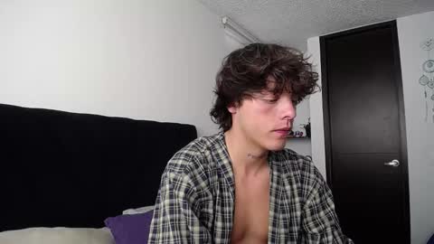 Snapshot of santii_rose chatting on 02.27.25 Santii online show from 02.27.25