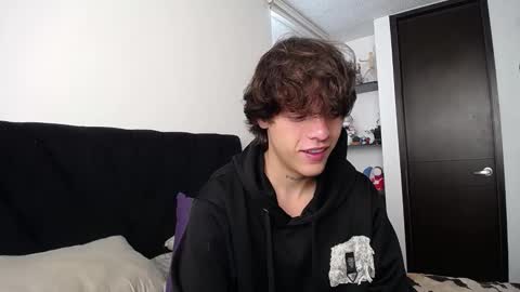 Snapshot of santii_rose chatting on 03.08.25 Santii online show from 03.08.25