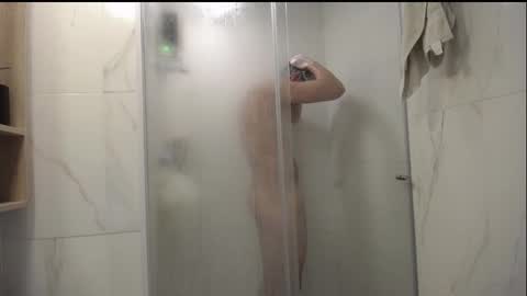 Snapshot of santii_rose chatting on 12.19.25 Santii online show from 12.19.25